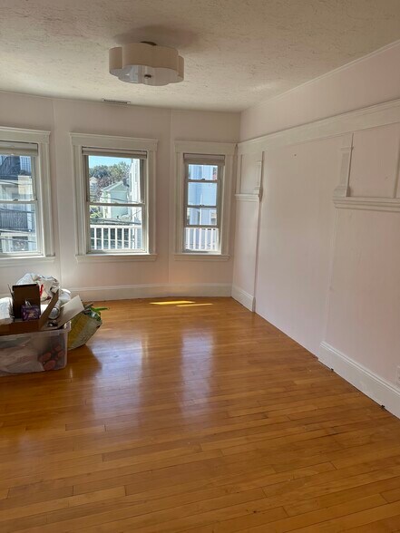 Building Photo - 95 -97 Conwell Avenue