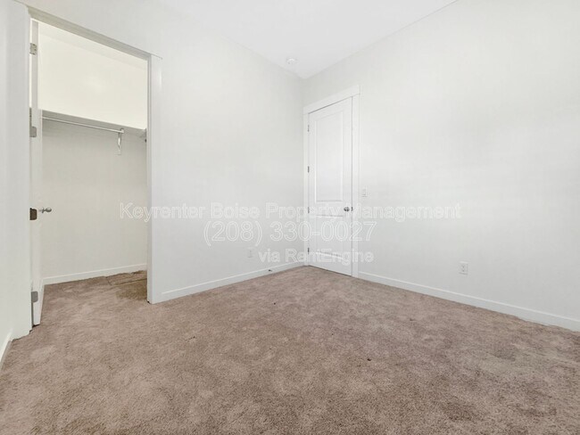 Building Photo - 2197 N Leatherwood Ave