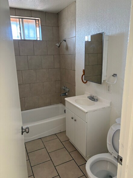 Building Photo - 443 E 84th St