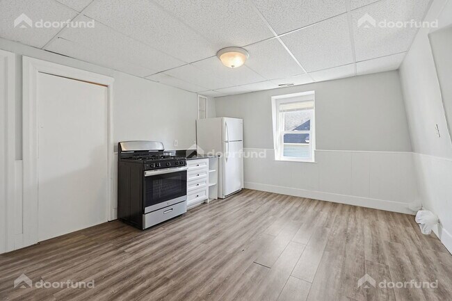 Building Photo - 17 Wachusett St