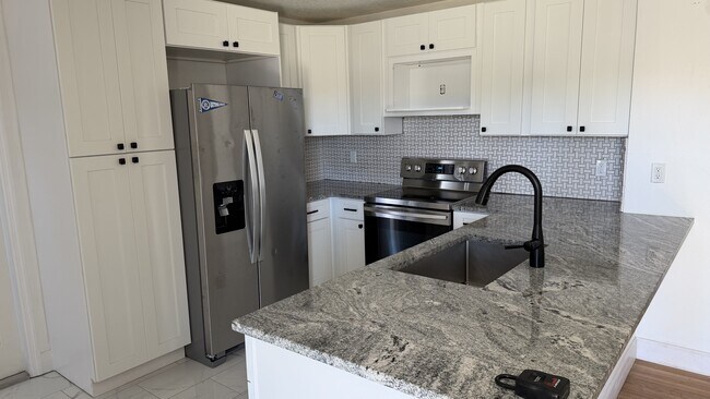 Building Photo - 215 Woodland Ave