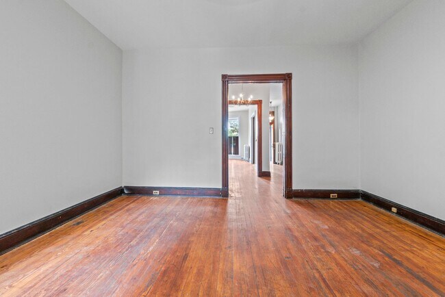 Building Photo - Spacious 6BR/2.5BA in CV AVAILABLE June 2026