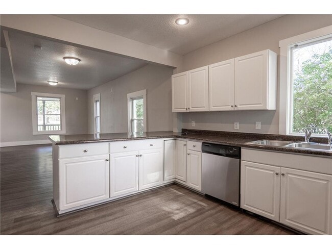 Building Photo - 1602 Johnson St NE