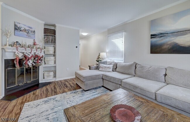 Building Photo - 17 Heritage Dr