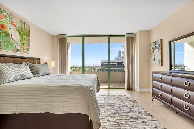 Building Photo - 3350 SW 27th Ave