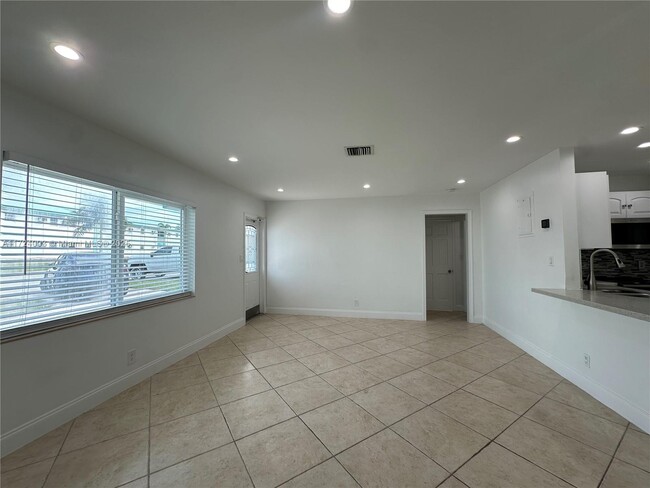 Building Photo - 4233 Bougainvilla Dr