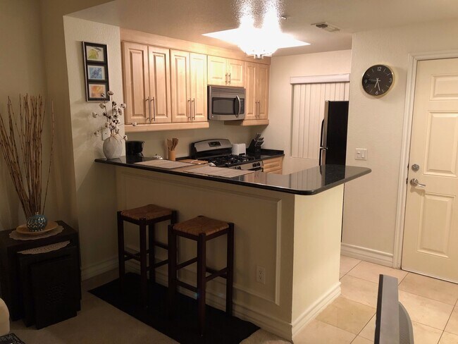 Building Photo - Meridian Fully Furnished Studio Condo - Resort Style Living. Utilities & Cable services Not Inclu...