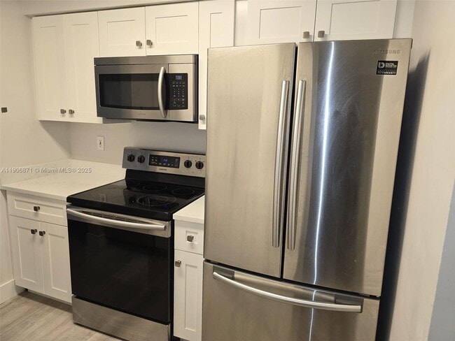 Building Photo - 5022 SW 93rd Ave