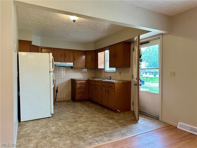 Building Photo - 4827 Dunsmore Ave