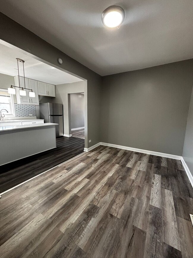 Building Photo - 4 Bedroom Beauty