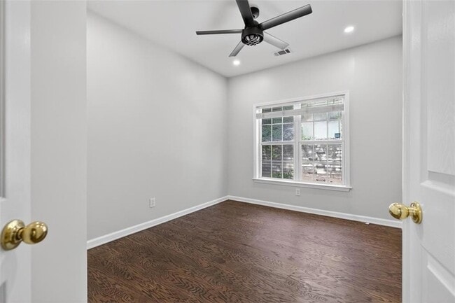 Building Photo - 2885 Stonehenge Ct
