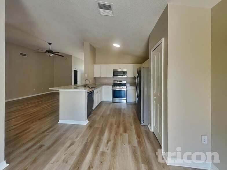 Building Photo - 29250 Yarrow Dr