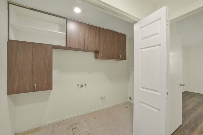 Building Photo - 23122 Whispering Willow Dr