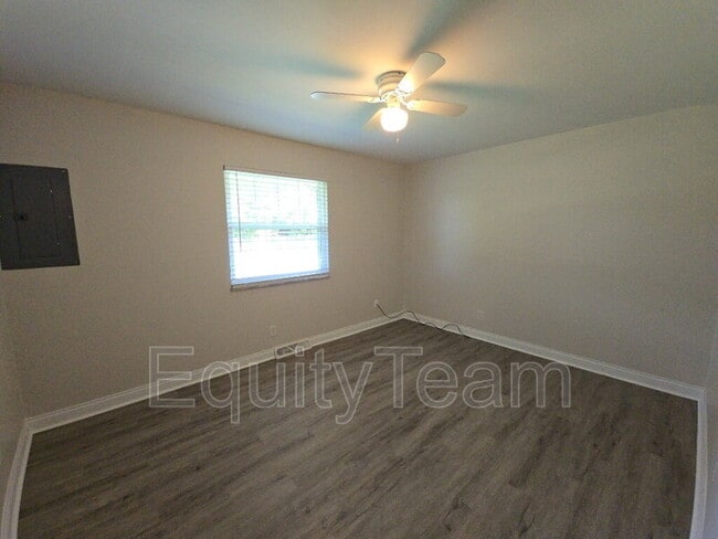 Building Photo - 3517 Mary Ann Dr