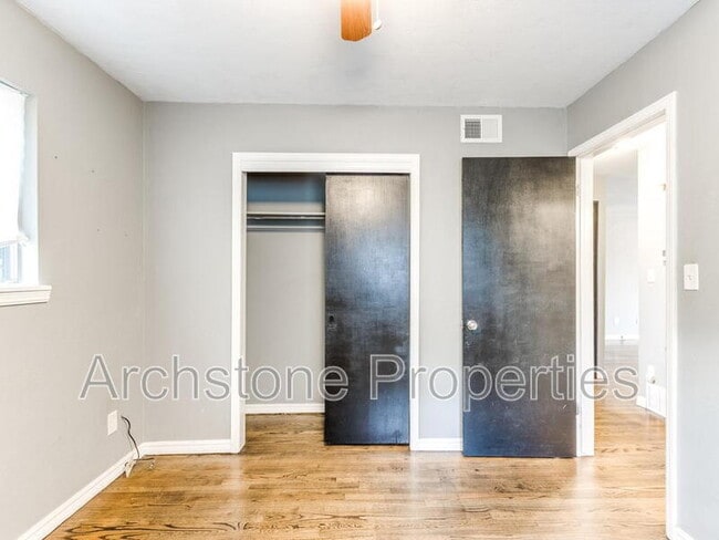 Building Photo - 608 Holoway Dr
