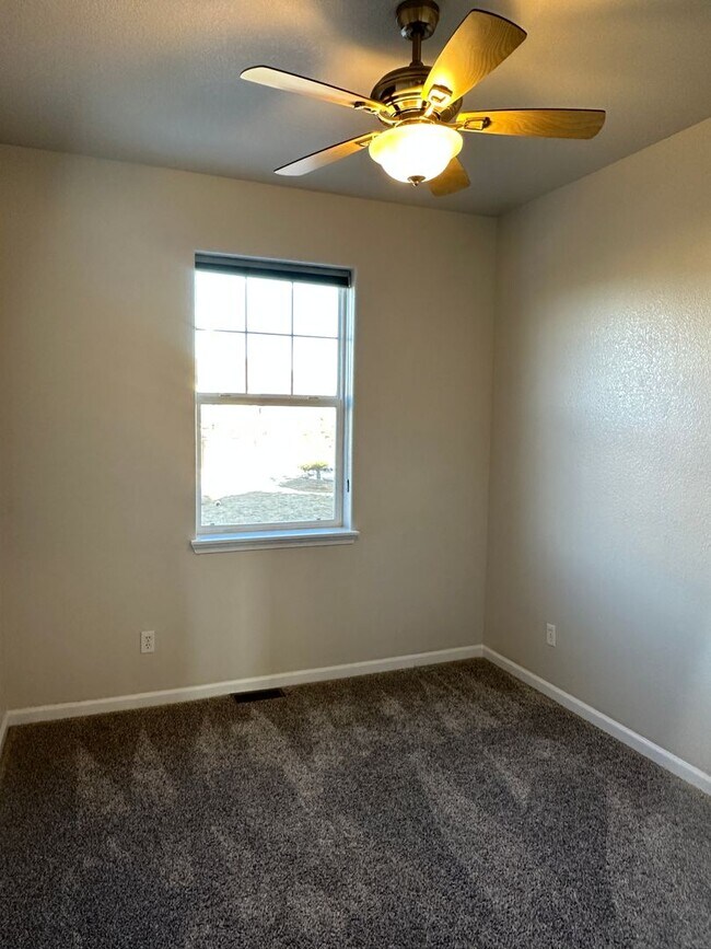 Building Photo - Spacious 3 bedroom townhome near Peterson ...