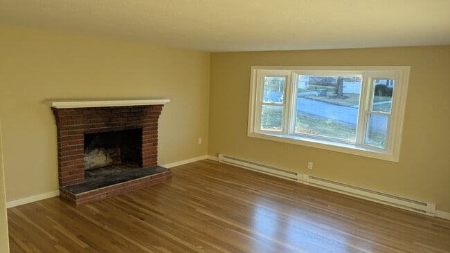 Building Photo - ***Please Respond Directly to the Online Listing, Calls May Not Be Returned***