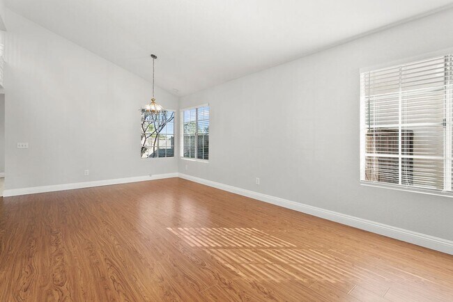 Building Photo - Updated 3 Bedroom Detached Home in Glenwoo...