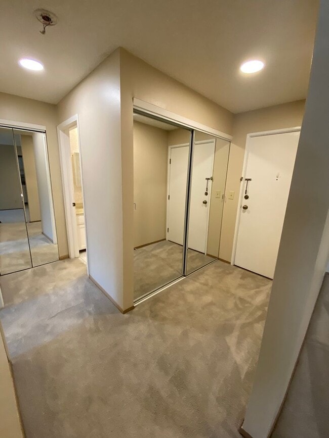 Building Photo - V10301-215