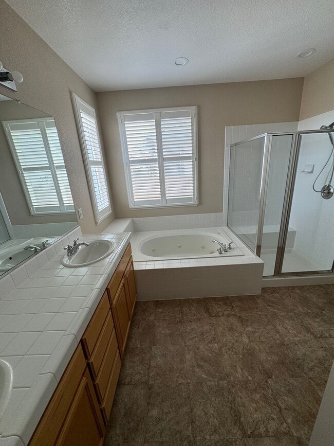 Building Photo - Gorgeous One Story 4 bedroom with Flex Space