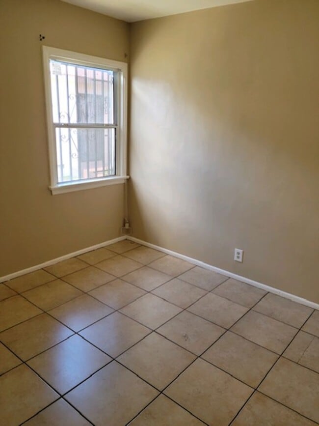 Building Photo - Cozy 1 bed one Bath unit