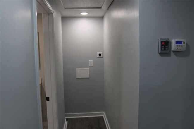 Building Photo - 2040 Penelope St NW