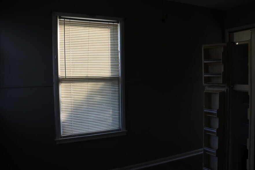 Building Photo - 203 Brooks Ave