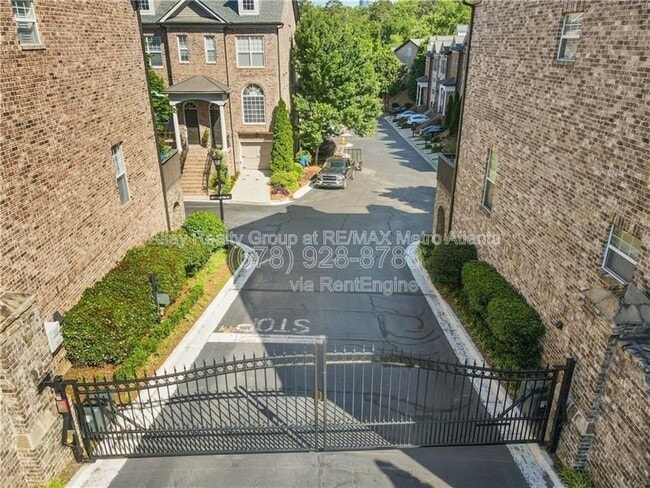 Building Photo - 2675 Rivers Edge Dr NE