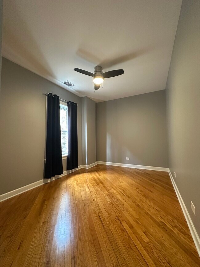 Building Photo - 5643 N Artesian Ave