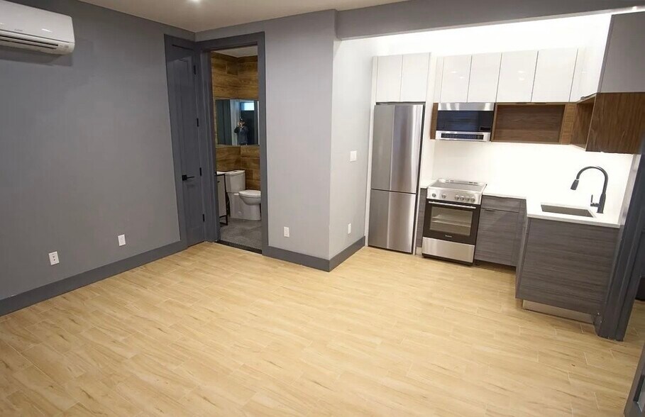 Building Photo - 314 Sumpter St