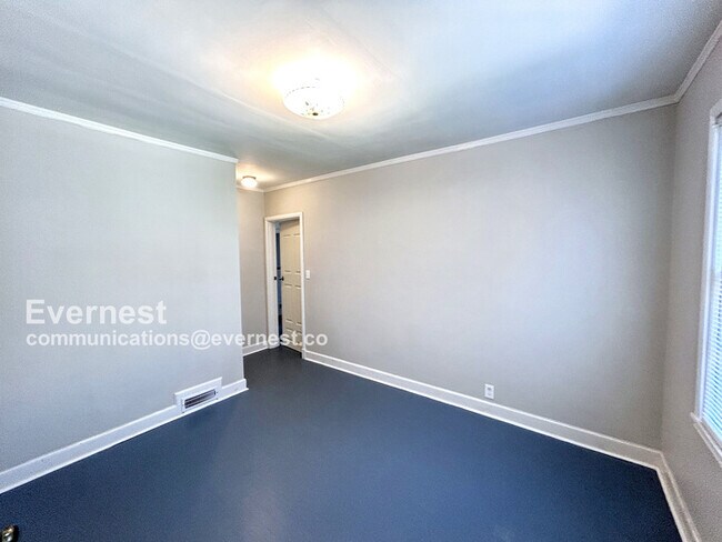 Building Photo - 7704 8th Ct S