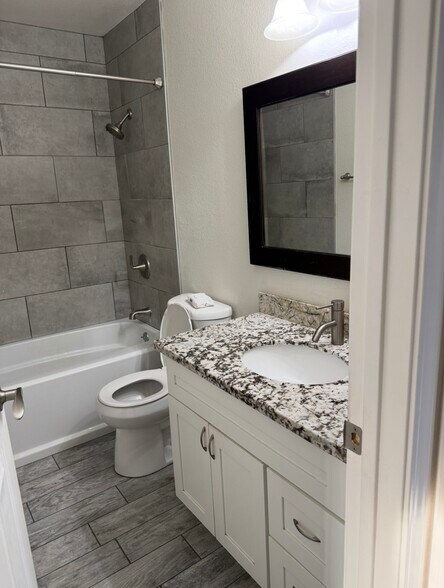 Building Photo - 6113 Francine Dr