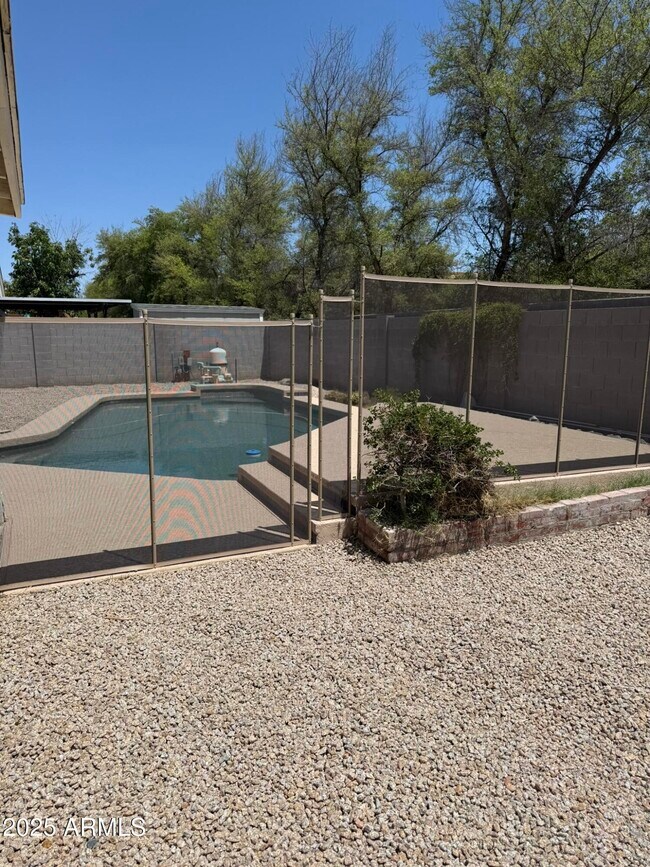 Building Photo - 4923 W Gail Dr