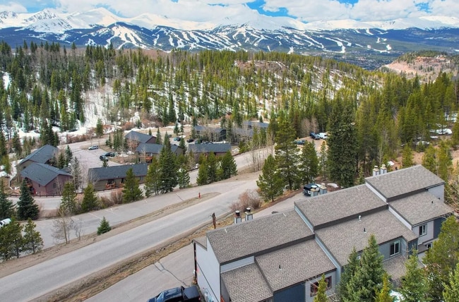 Building Photo - Winter Seasonal Lease! Sun filled, furnish...