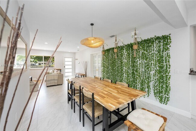 Building Photo - 1331 NE 160th St