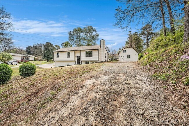 Building Photo - 218 Trickum Hills Ln