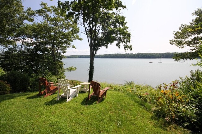 Primary Photo - 3bd/2ba Waterfront House for Rent in Freep...