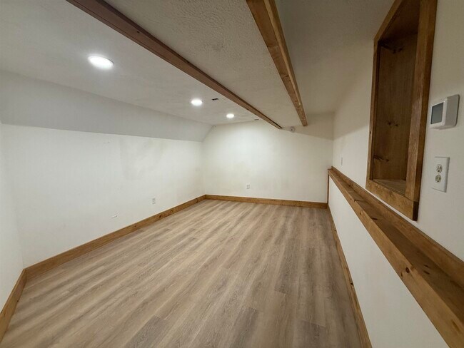 Building Photo - 192 Dorrs Corner Rd