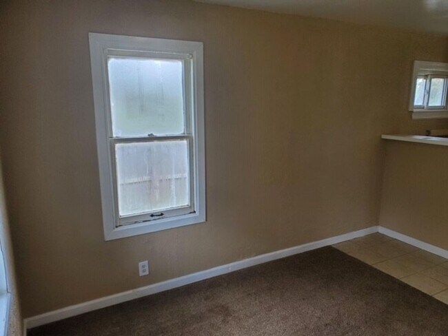 Building Photo - 1 Bedroom Home In Pontiac