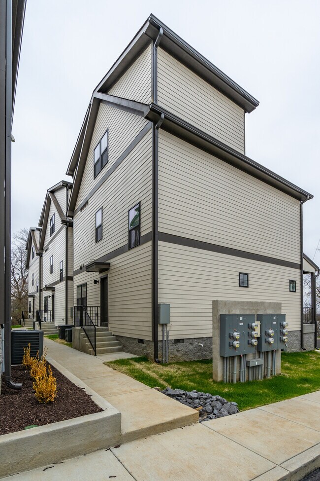 Building Photo - 405 Marshall St