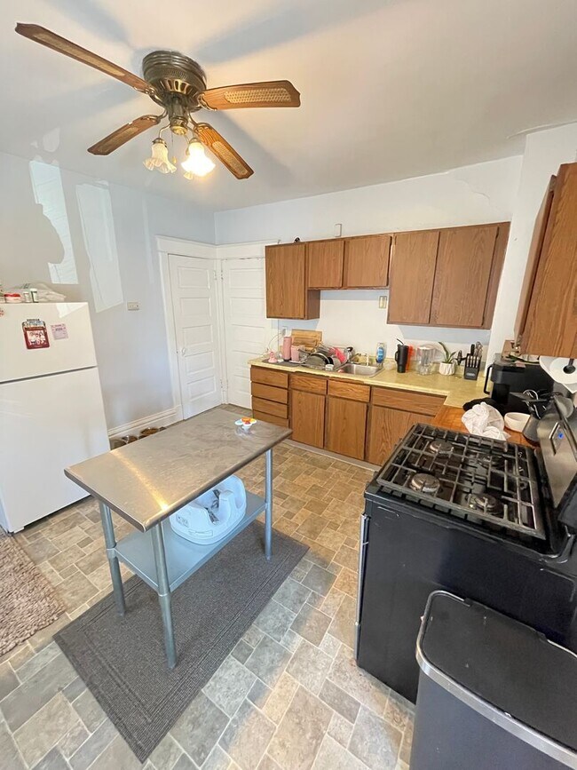 Building Photo - 510 N 23rd Ave W