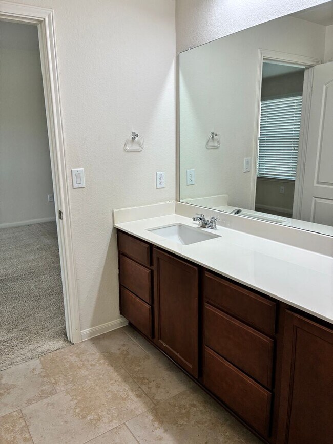 Building Photo - Bright 3BR 3BA Home w/ Community Pool & Dog Park • Fenced Backyard • Attached Garage in Round Rock