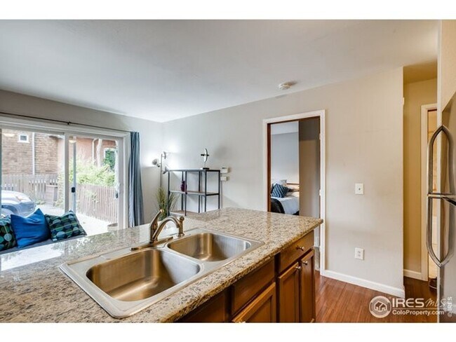 Building Photo - Cozy and Bright 1 Bed 1 Bath in Downtown Boulder! Available 6/5