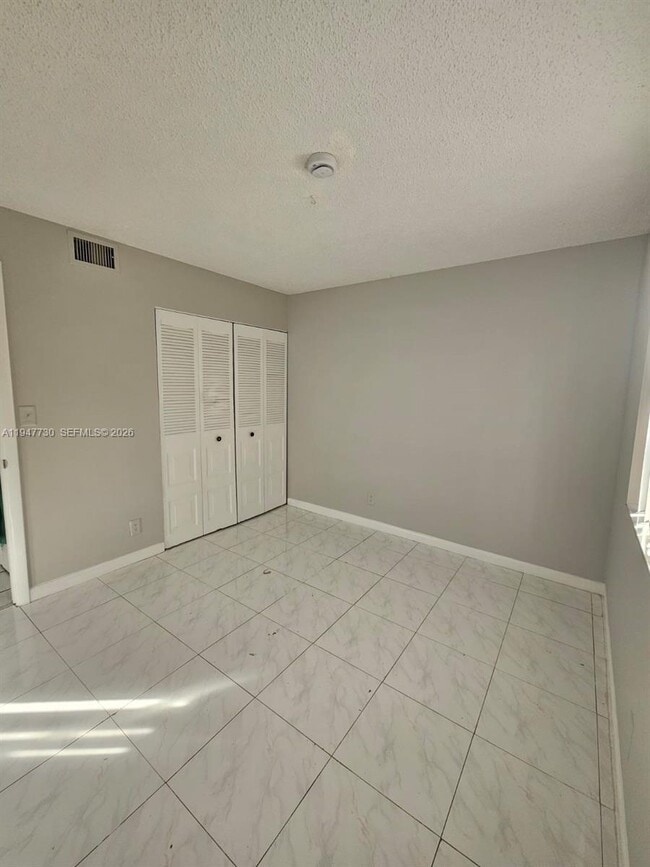 Building Photo - 10037 Winding Lake Rd