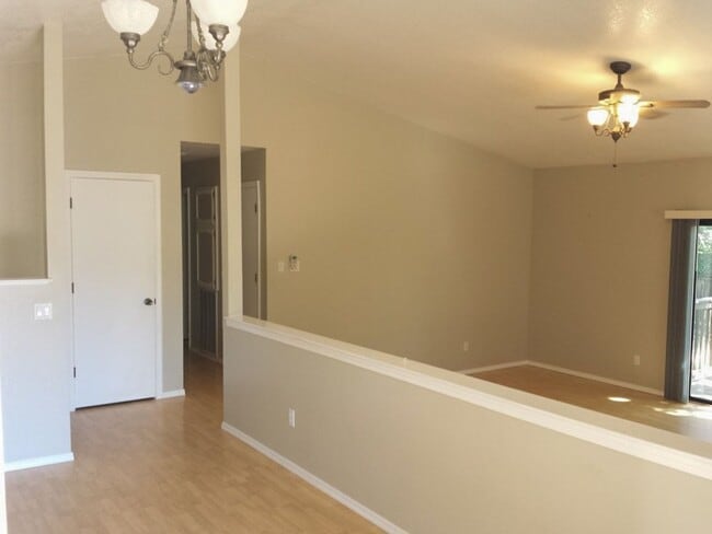 Building Photo - 3 Bedroom 2 Bath Mary Lake Home