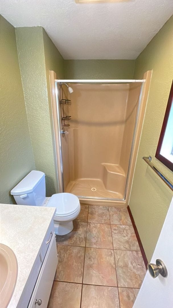 Building Photo - Preleasing Now! Split-level 4 Bedroom + 3 ...