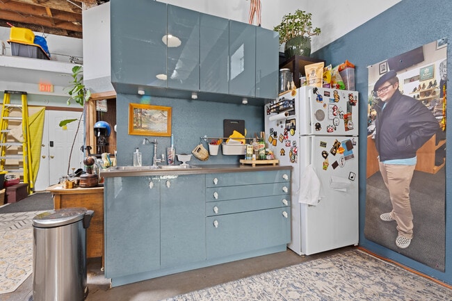 Building Photo - 15 3rd St