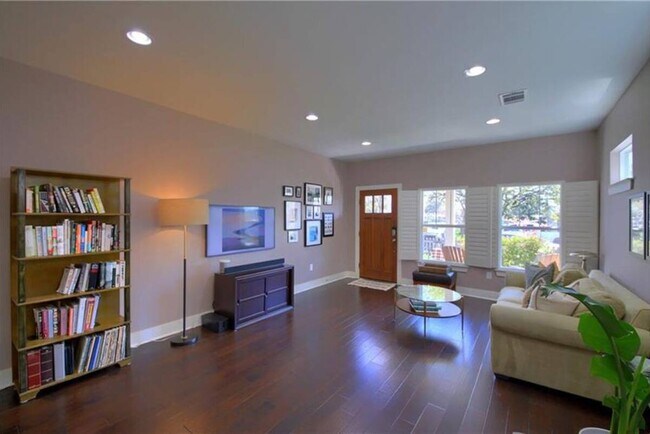 Building Photo - 5106 Caswell Ave