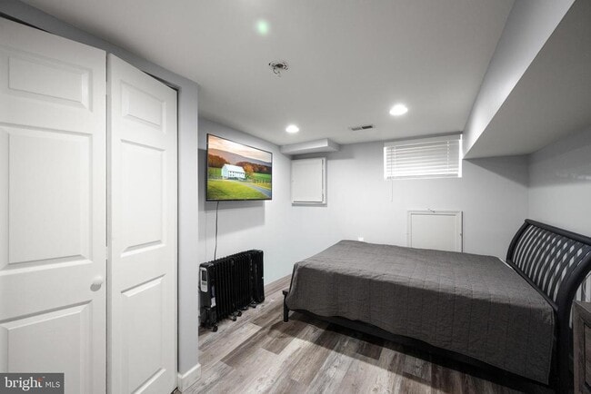 Building Photo - 517 S Ellwood Ave