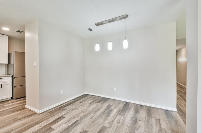 Building Photo - 6103 Fallengate Dr